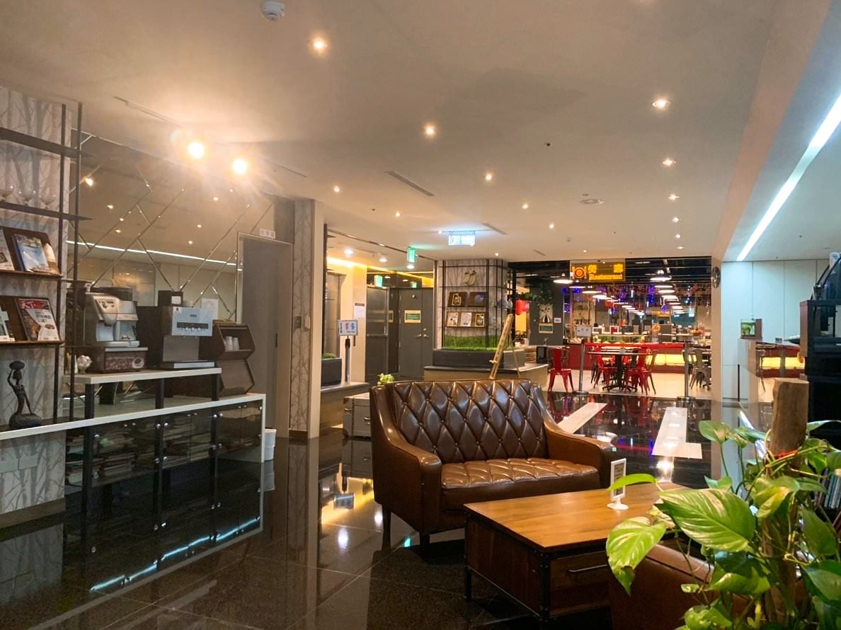 【住宿】台灣旅遊 | 桃園·中壢【日月光國際大飯店】Hotel j 桃園館~早餐豐富擔仔麵DIY~兩大床豪華家庭房分享