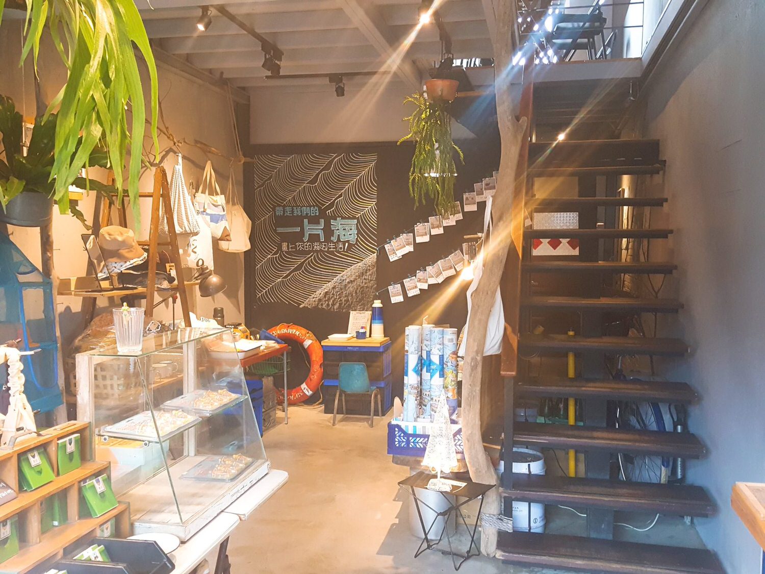 【食記】新北市金山|北海岸《靠北過日子》Quite.B.Days~看海喝咖啡吃烏龍麵~靠北新年一下