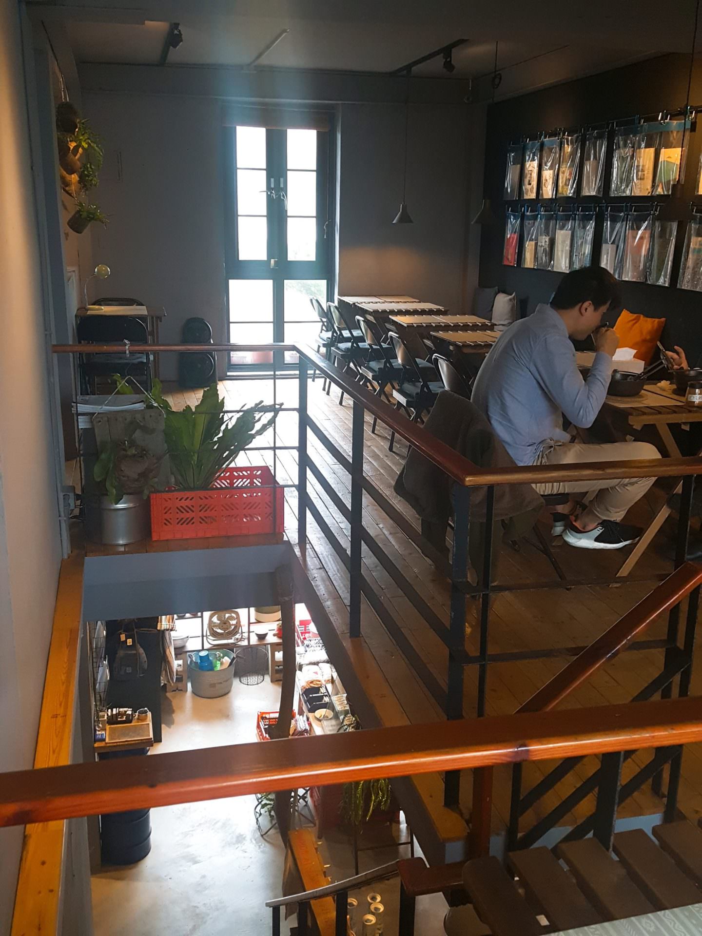 【食記】新北市金山|北海岸《靠北過日子》Quite.B.Days~看海喝咖啡吃烏龍麵~靠北新年一下