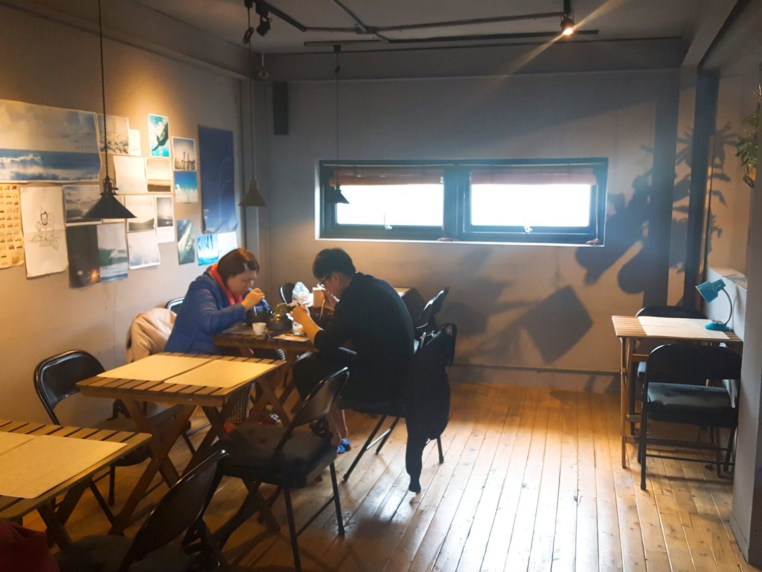 【食記】新北市金山|北海岸《靠北過日子》Quite.B.Days~看海喝咖啡吃烏龍麵~靠北新年一下
