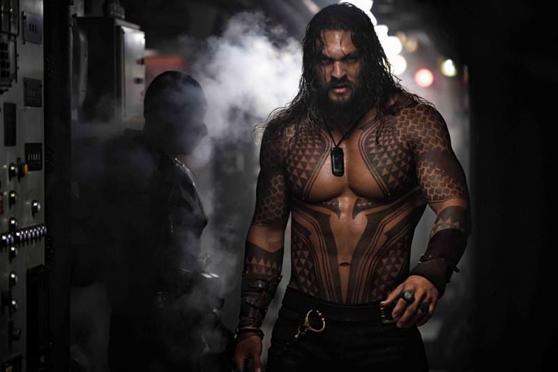 電影【水行俠】AQUAMAN 影評、金句台詞：超人版小美人魚、畫面超美的英雄片