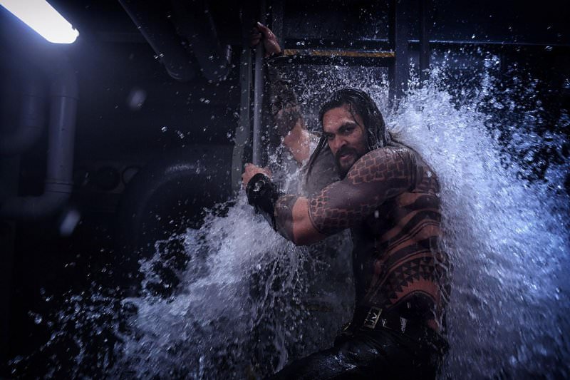 電影【水行俠】AQUAMAN 影評、金句台詞：超人版小美人魚、畫面超美的英雄片