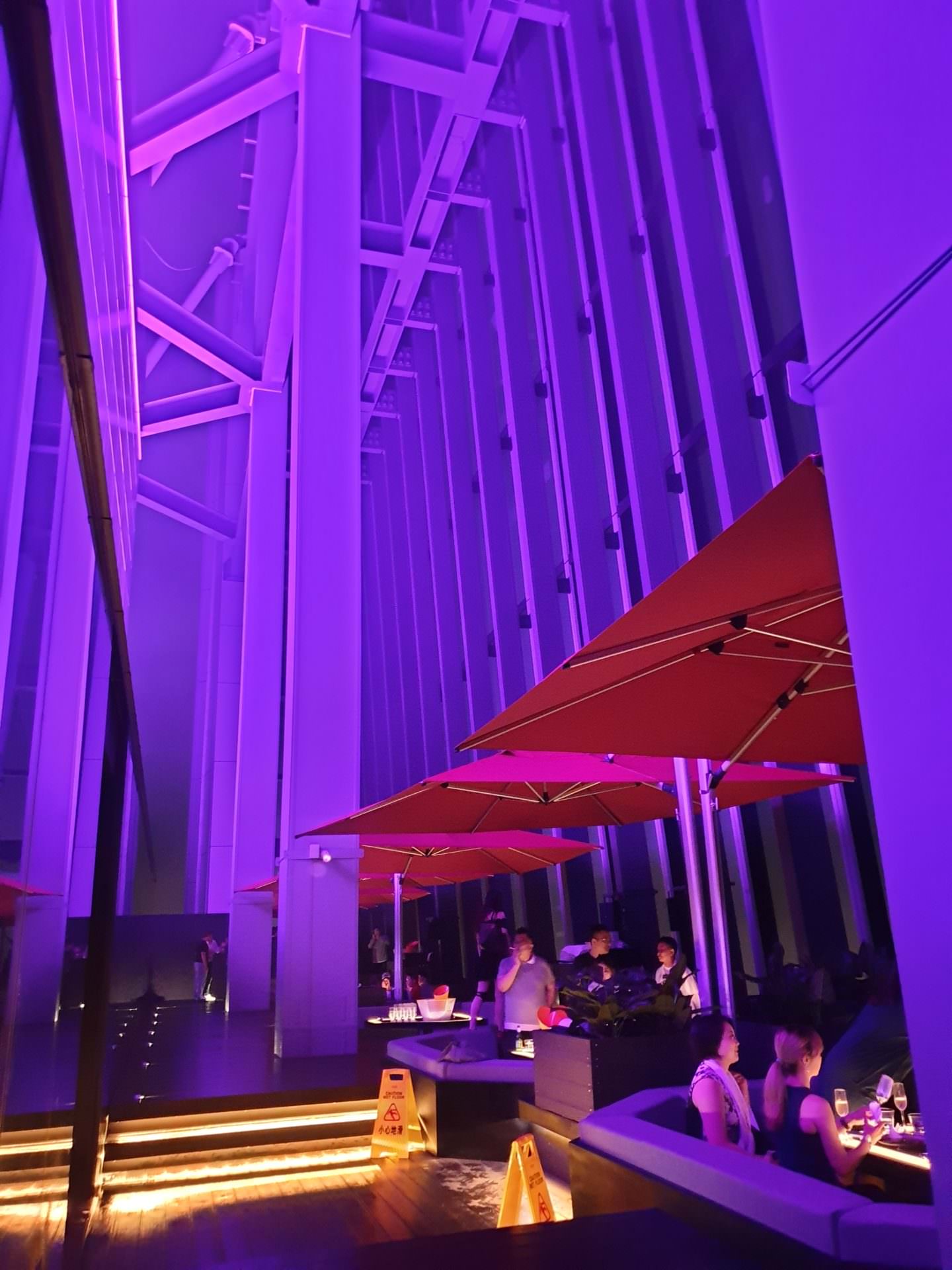 【小酌】台北市信義區|微風南山【CÉ LA VI Taipei】 48樓高空酒吧~360°美景