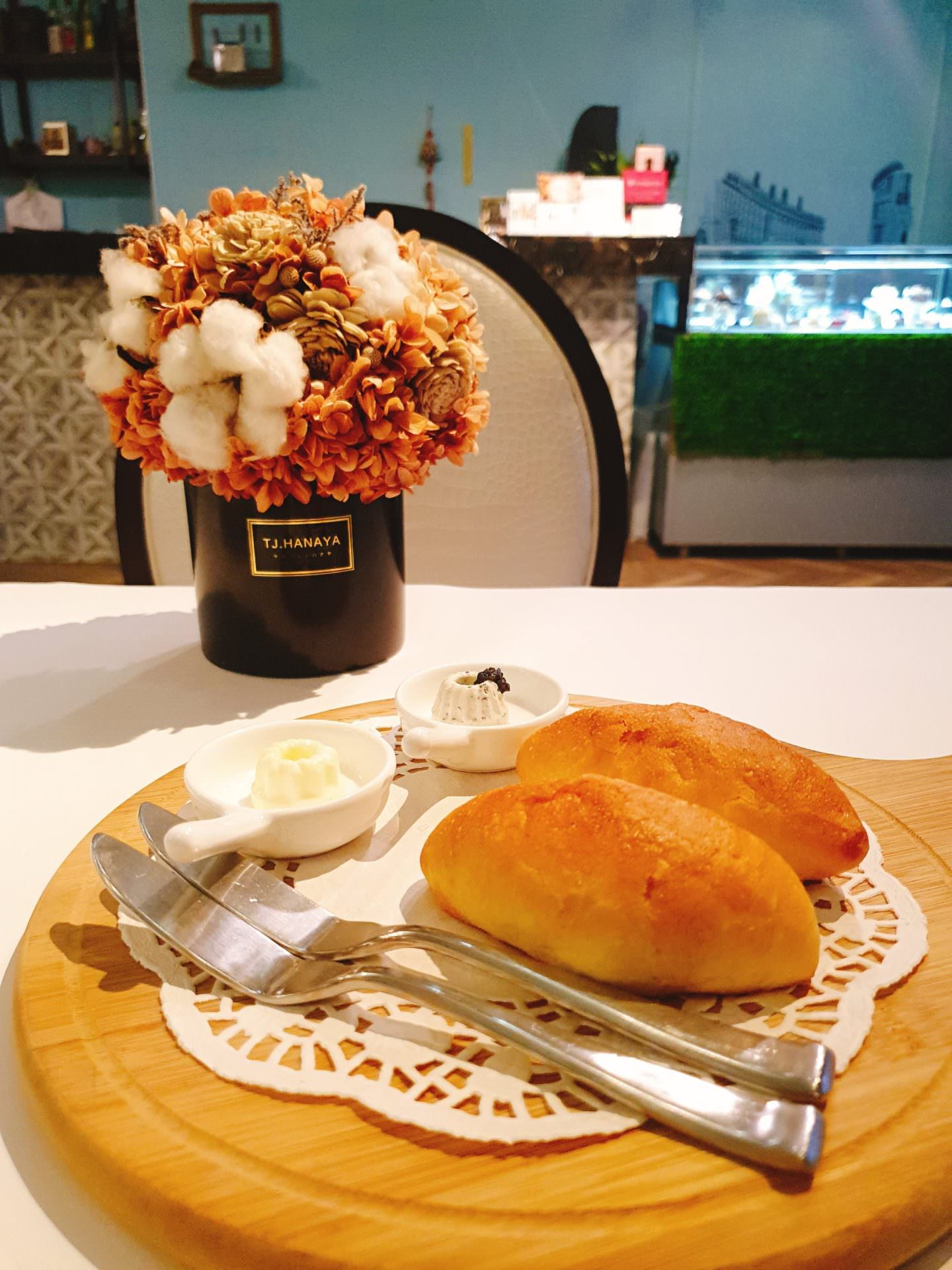 【食記】台北中山【春日甜 Bistro Café】夢幻甜點餐酒咖啡廳 | 捷運中山站美食、甜點蛋糕下午茶、小酌