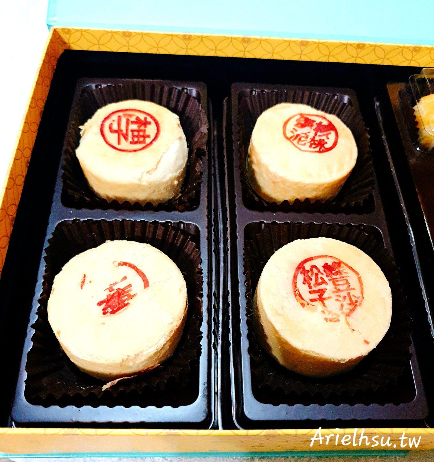 【開箱文】點水樓月餅《點水樓蘇式一口酥月餅》獨門手工自製 | 中秋節限定月餅