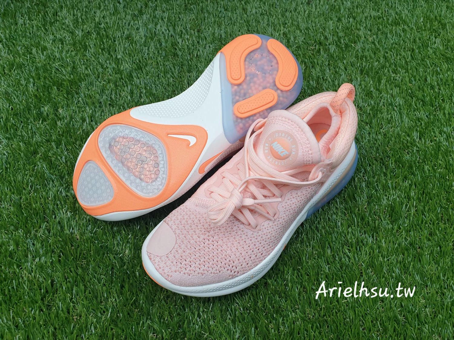 【開箱】健身穿搭 Nike Joyride Run Flyknit 慢跑鞋 | Nike Joyride 運動鞋網購開箱心得 | 漫步在雲端