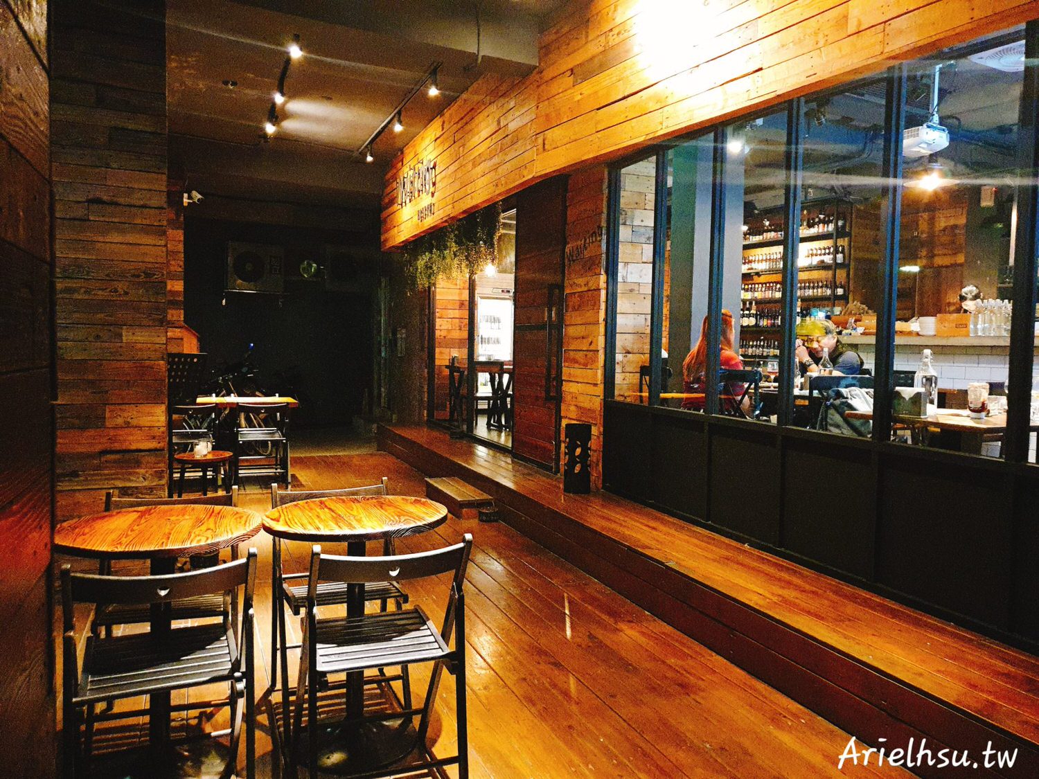 【食記】台北大安東區餐酒館《Waiting Bistro》英式料理異國美食美酒的滿足小酌 | 近忠孝復興站1號出口