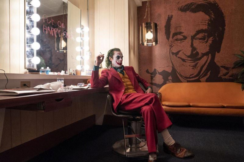 電影【小丑】30句 小丑名言台詞名言金句語錄：我本來以為我的人生是一場悲劇，但我現在發現其實是一場喜劇 Joker Quotes 瓦昆菲尼克斯 Joaquin Phoenix