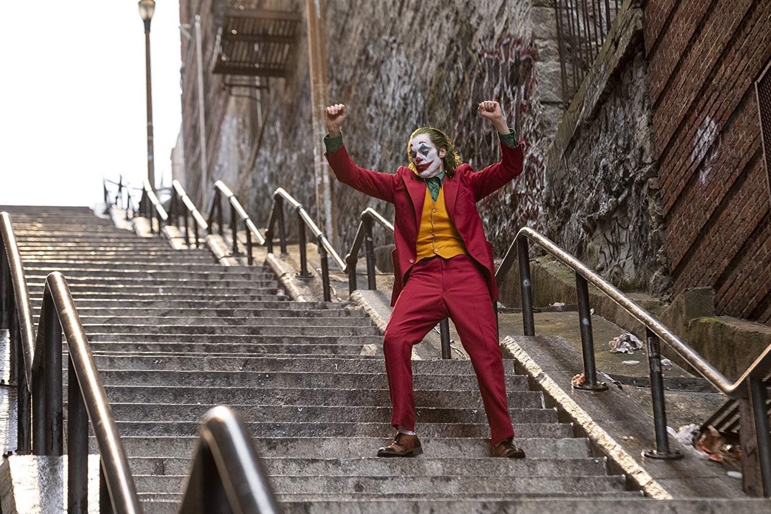 電影【小丑】30句 小丑名言台詞名言金句語錄：我本來以為我的人生是一場悲劇，但我現在發現其實是一場喜劇 Joker Quotes 瓦昆菲尼克斯 Joaquin Phoenix