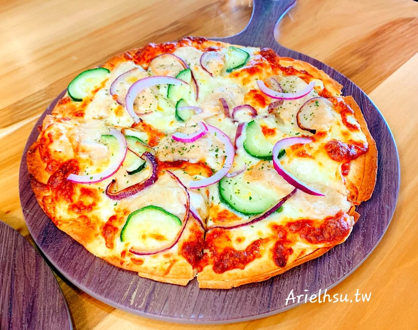 【食記】新北市深坑【莫內咖啡莊園】吃過深坑臭豆腐Pizza嗎？ 寵物友善餐廳 | 新北景觀餐廳 Monet cafe’ Manor