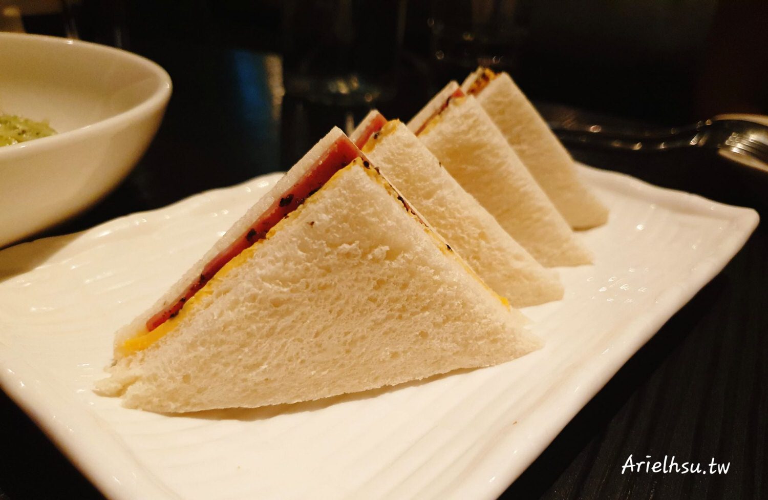 【食記】台北大安東區餐酒館【精靈餐酒館】Elfin restaurant & lounge 姐妹們聚餐小酌的好據點 | 近捷運忠孝復興站、 忠孝敦化站