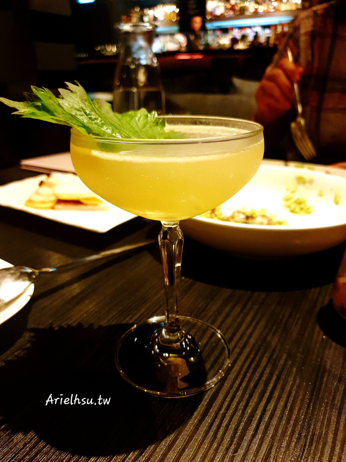 【食記】台北大安東區餐酒館【精靈餐酒館】Elfin restaurant & lounge 姐妹們聚餐小酌的好據點 | 近捷運忠孝復興站、 忠孝敦化站