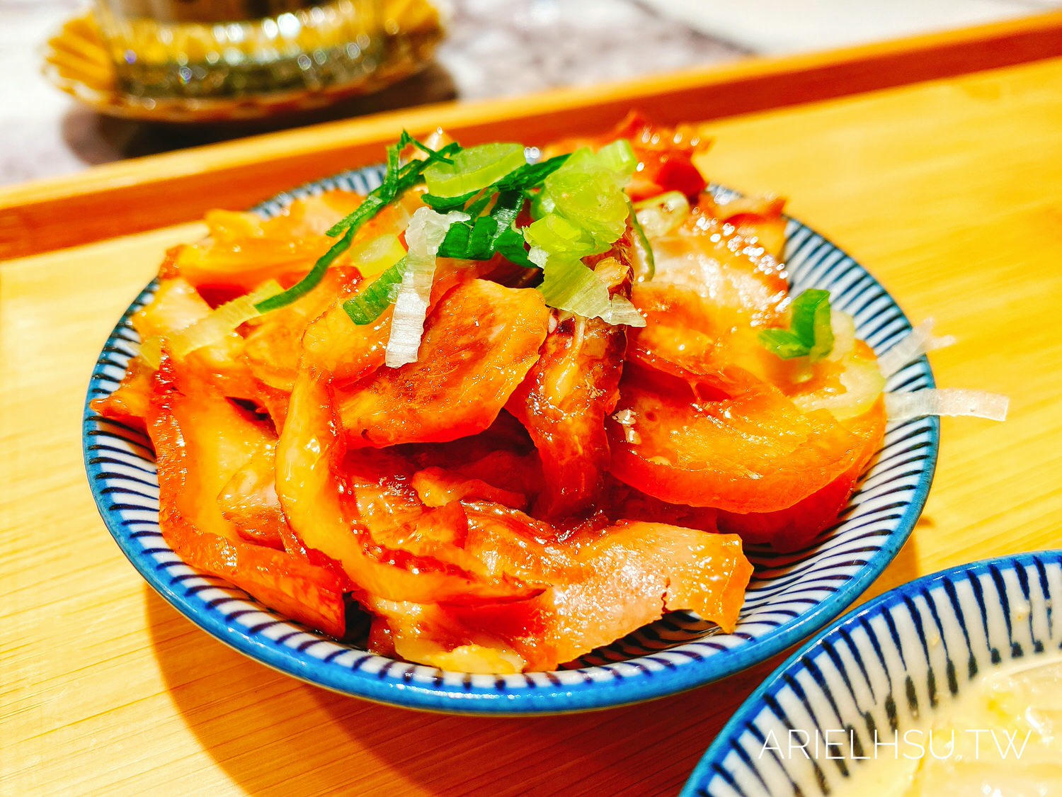 【食記】台北松山美食【北芳園】慶成街1號 專業牛肉麵 | 半筋半肉牛肉麵配珍珠奶茶！？觀光局、食尚玩家指定必吃