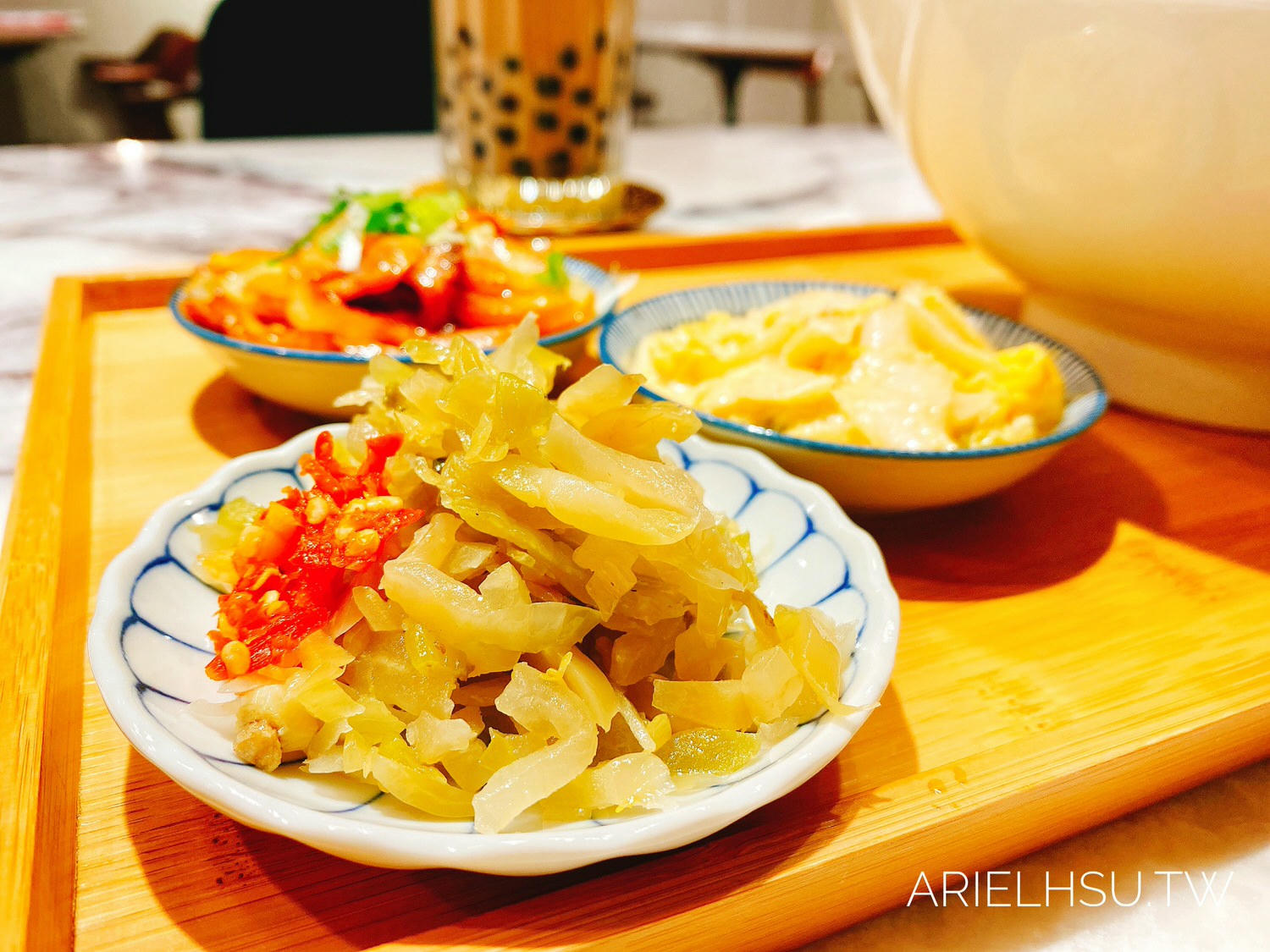 【食記】台北松山美食【北芳園】慶成街1號 專業牛肉麵 | 半筋半肉牛肉麵配珍珠奶茶！？觀光局、食尚玩家指定必吃