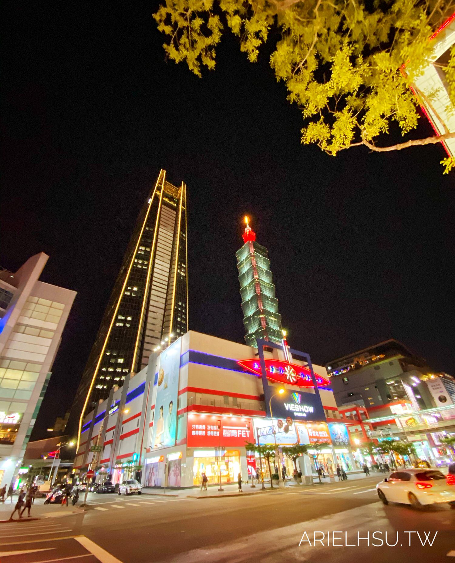 【3C科技】台北信義遠百A13蘋果旗艦直營店：上帝遺失的蘋果筆電 God's Apple Macbook