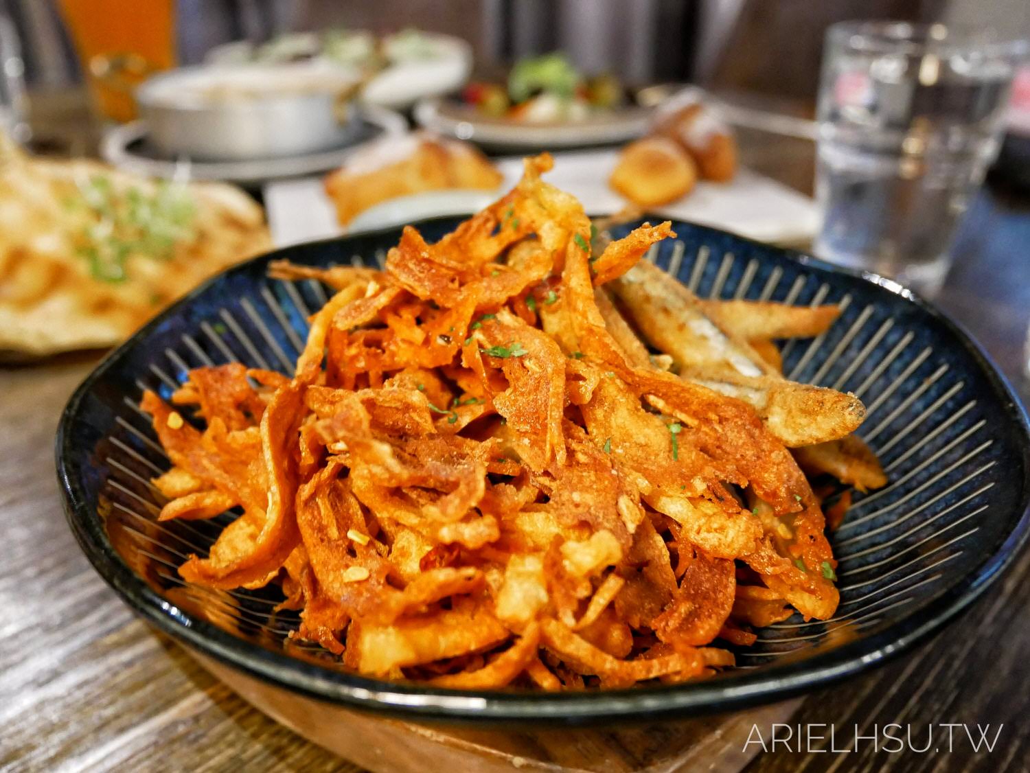 【食記】台北西門町餐酒館 拉圖爾精釀柴燒餐廳 精釀啤酒×投影大螢幕×獨棟包廂聚餐 La Tour Craft Beer & Wood Grill