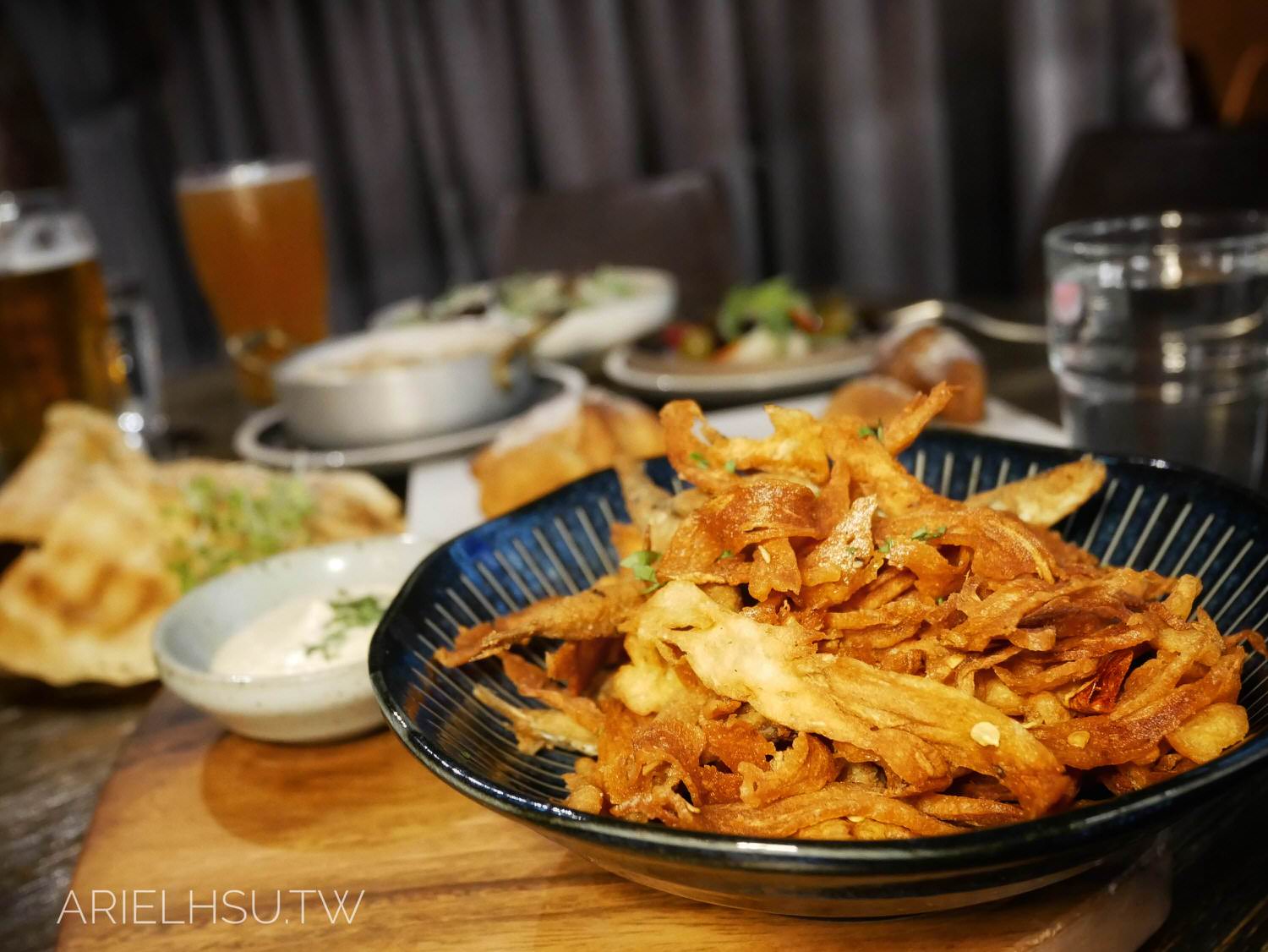 【食記】台北西門町餐酒館 拉圖爾精釀柴燒餐廳 精釀啤酒×投影大螢幕×獨棟包廂聚餐 La Tour Craft Beer & Wood Grill