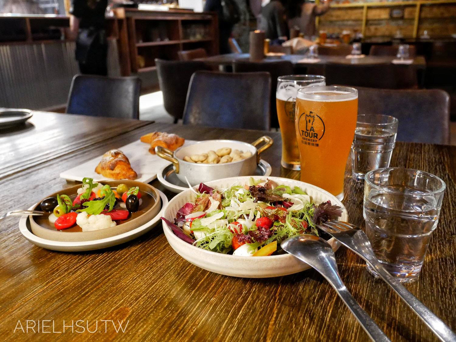【食記】台北西門町餐酒館 拉圖爾精釀柴燒餐廳 精釀啤酒×投影大螢幕×獨棟包廂聚餐 La Tour Craft Beer & Wood Grill