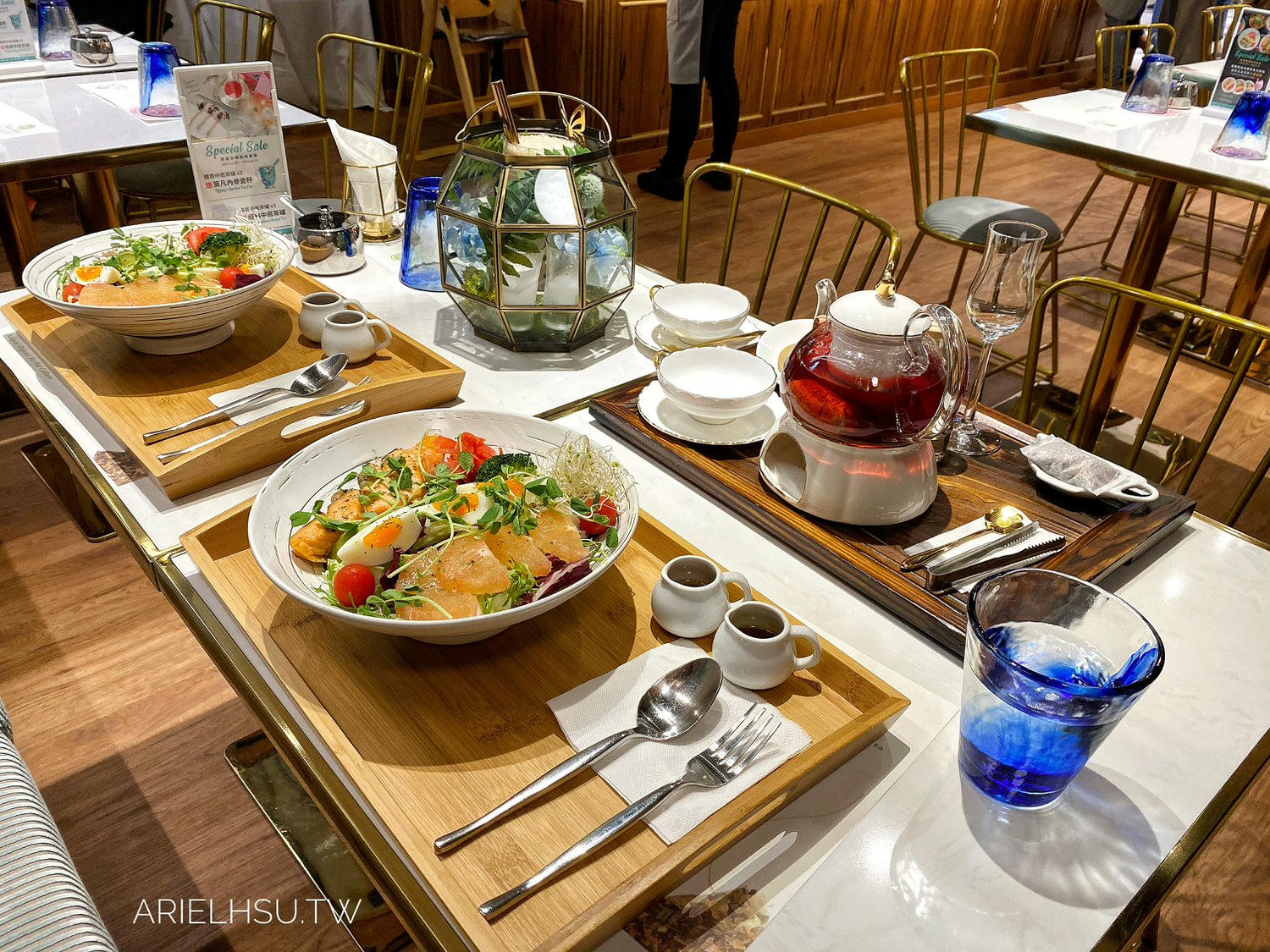 【食記】台北遠百信義A13美食【B&G Tea Bar 德國農莊複和式茶館】情人節下午茶浮誇系飲料、草本甜蜜雙人套餐