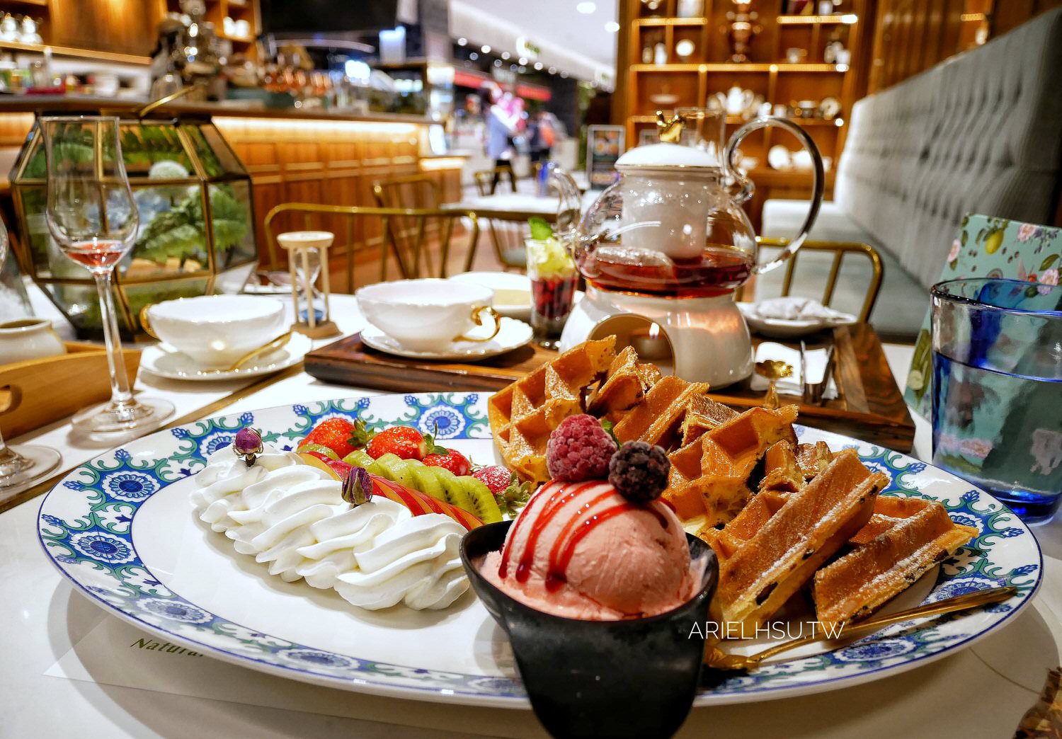 【食記】台北遠百信義A13美食【B&G Tea Bar 德國農莊複和式茶館】情人節下午茶浮誇系飲料、草本甜蜜雙人套餐