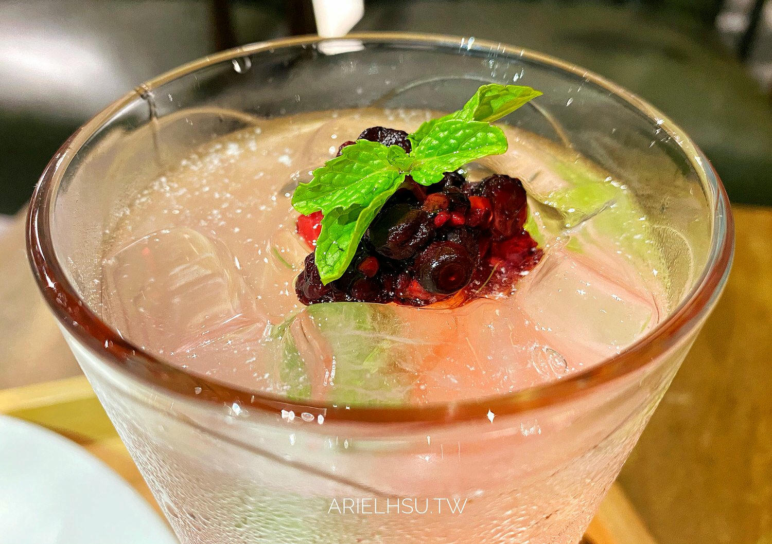 【食記】台北遠百信義A13甜點蛋糕 | ROSE HOUSE Café 下午茶必吃特厚日本北海道草莓舒芙蕾，平價享受精品咖啡、日本直達級甜點