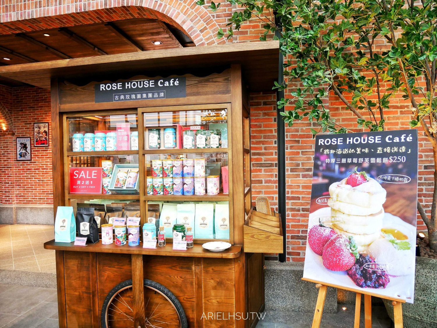 【食記】台北遠百信義A13甜點蛋糕 | ROSE HOUSE Café 下午茶必吃特厚日本北海道草莓舒芙蕾，平價享受精品咖啡、日本直達級甜點