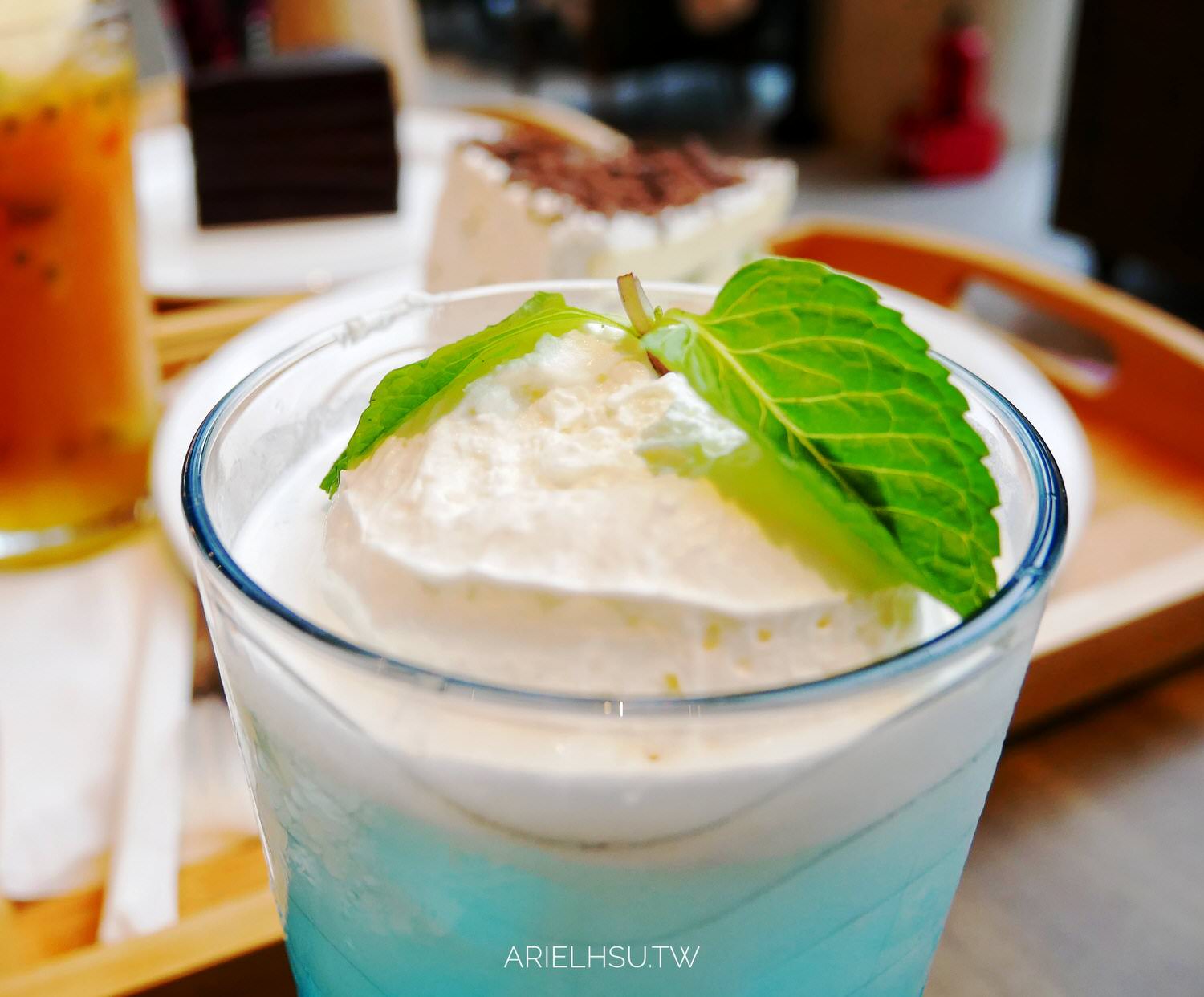 【食記】台北遠百信義A13甜點蛋糕 | ROSE HOUSE Café 下午茶必吃特厚日本北海道草莓舒芙蕾，平價享受精品咖啡、日本直達級甜點