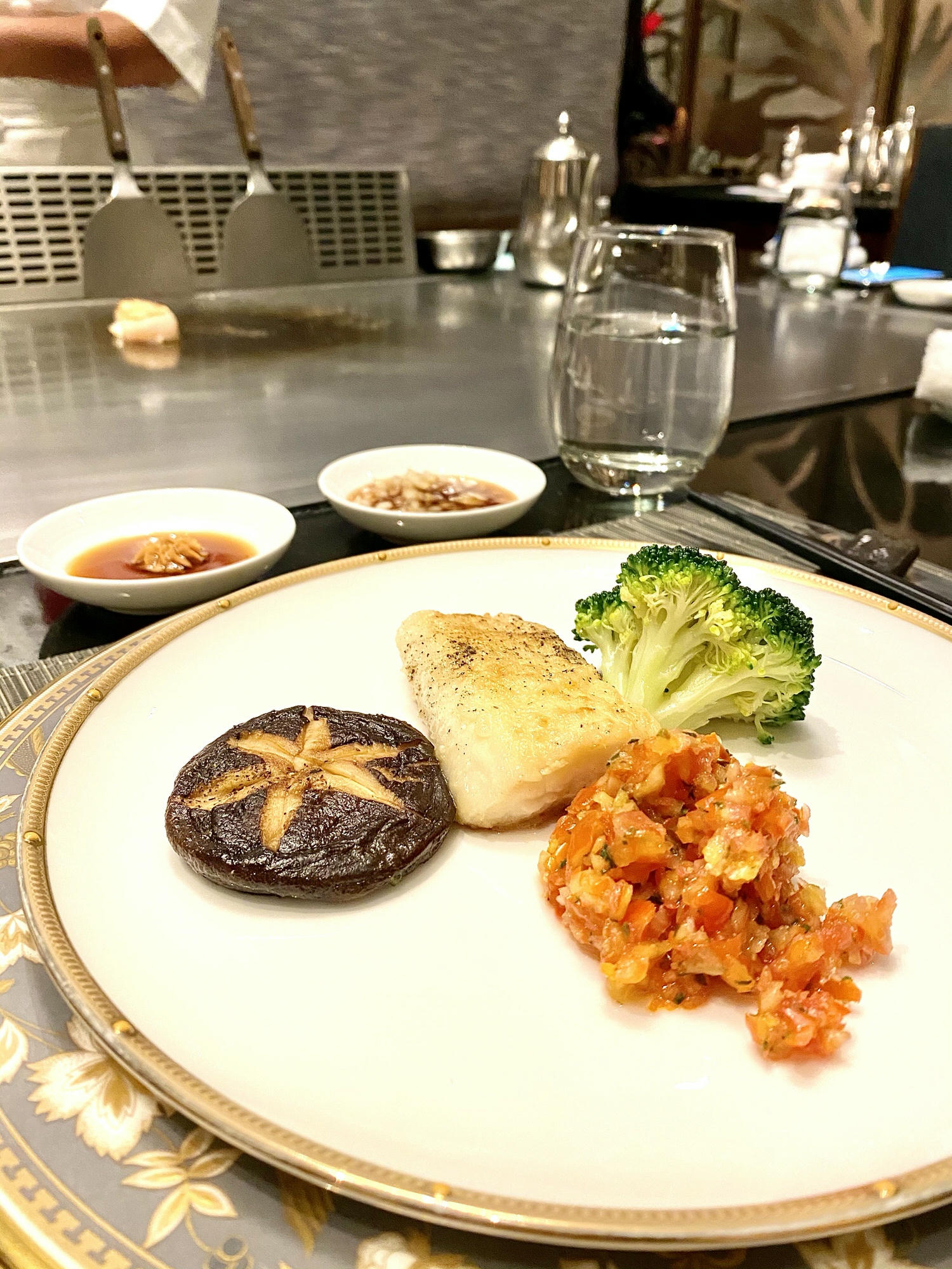 【食記】 台北信義【紅花鐵板燒101旗艦店】101美食推薦超值鐵板燒午間套餐 - 第9張圖 【食記】 台北信義【紅花鐵板燒101旗艦店】101美食推薦高級鐵板燒商業午餐CP值最划算
