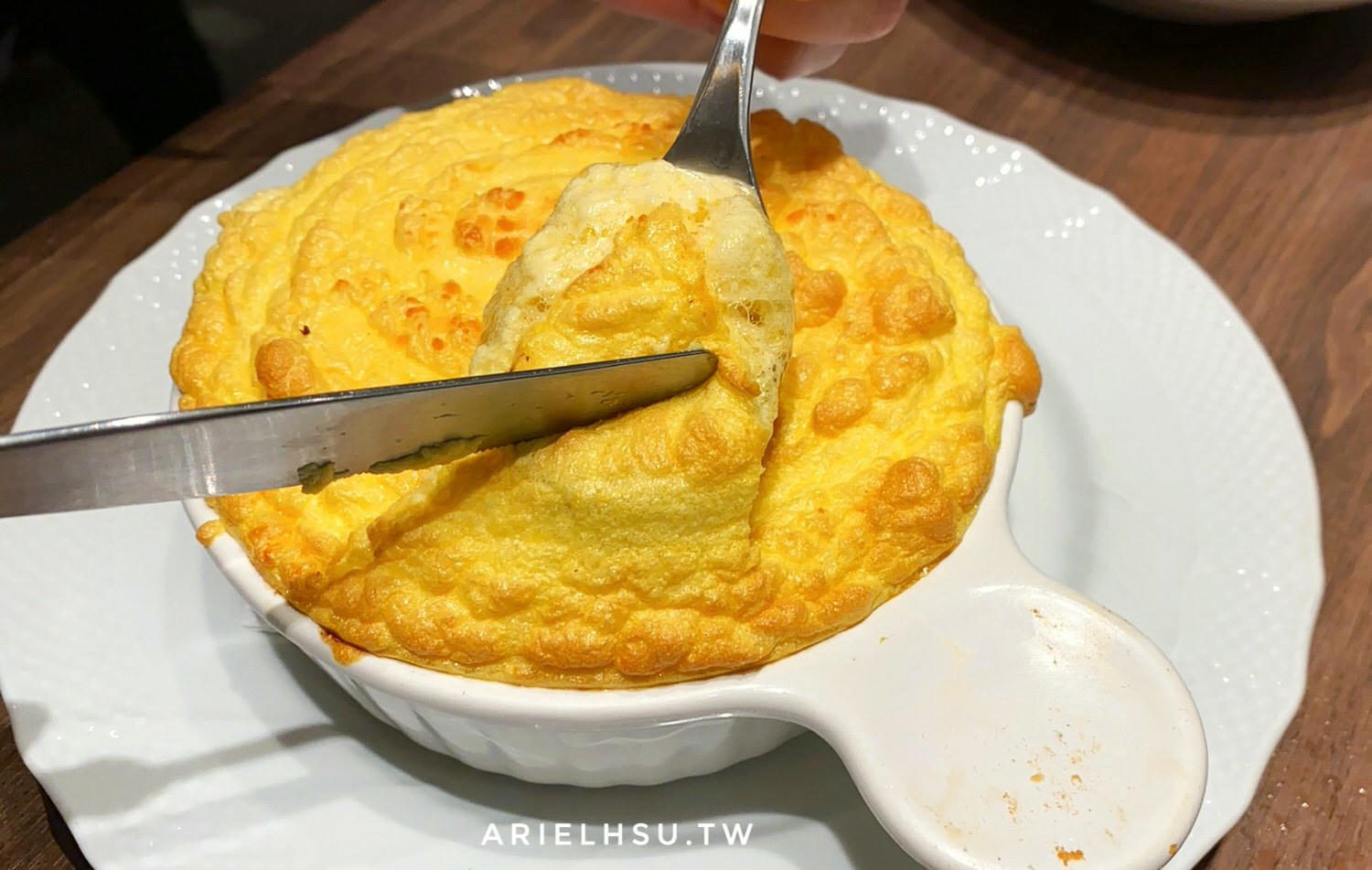 【食記】台北中山星乃珈琲店：招牌夢幻窯烤舒芙蕾、歐姆蛋主餐也超讚！（新光南京西南店）HOSHINO COFFEE，信義新光A8館、天母也有了！