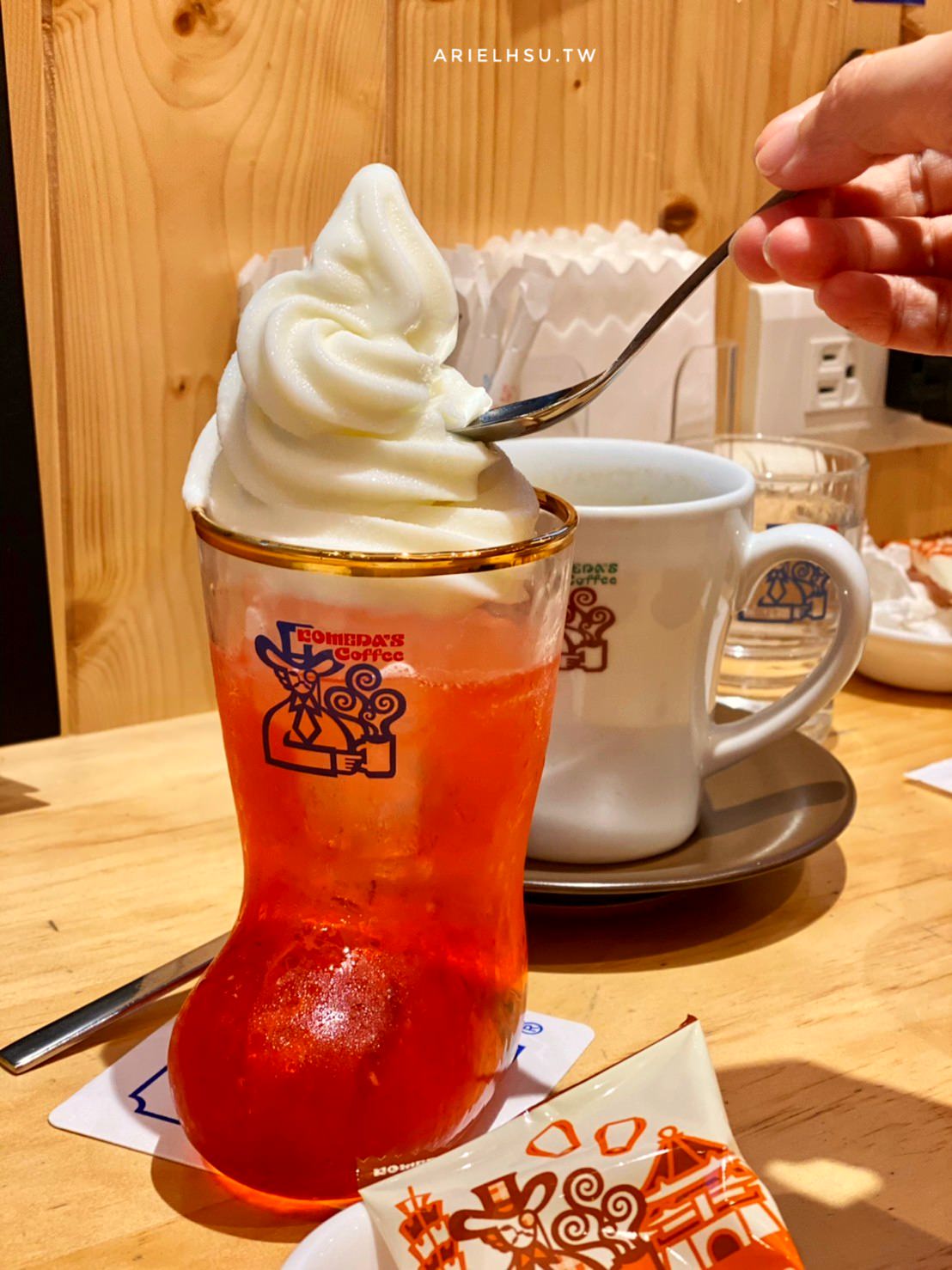 【食記】台北客美多咖啡 Komeda's Coffee 小巨蛋店：來自日本名古屋的商務小資咖啡簡餐店