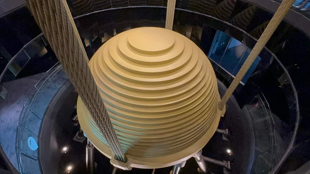 【開箱】台北101大樓建築結構，地震來了如何防範？89樓風阻尼器防震揭秘 Building Tour