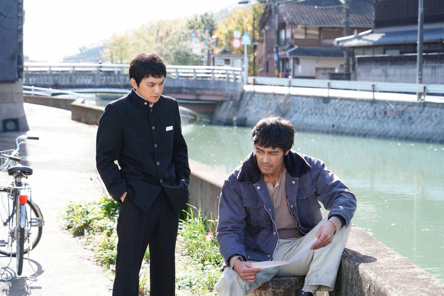 電影【鳶】 TONBI：Father and Son（日語：とんび）是一部2022年上映的日本劇情片，改編自重松清的暢銷經典小說《父子情深》