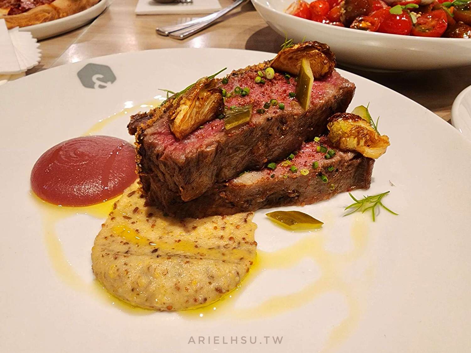 【食記】台北101美食推介再訪SALT & STONE：最愛布拉塔、醬汁配披薩超美味