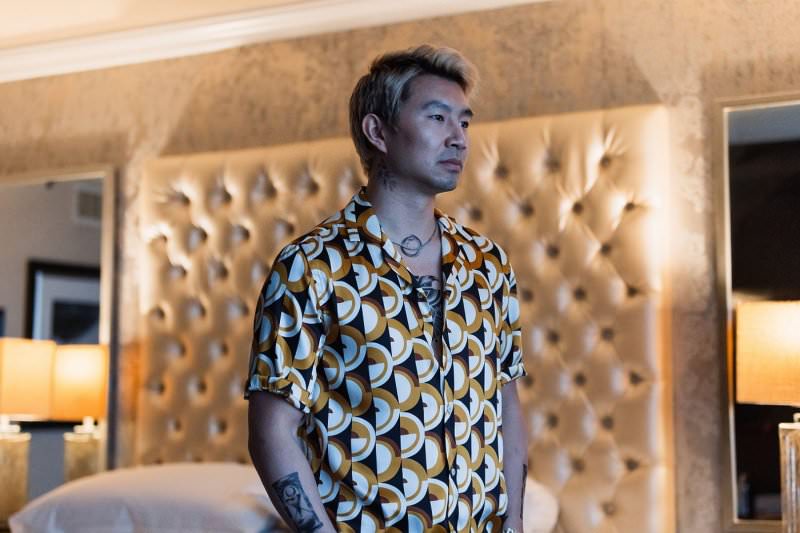 電影【追殺代理人】影片資訊:超越肉體?意識可以透過仿生人延續下去? Simulant - 第5張圖 演員介紹|劉思慕(Simu Liu)