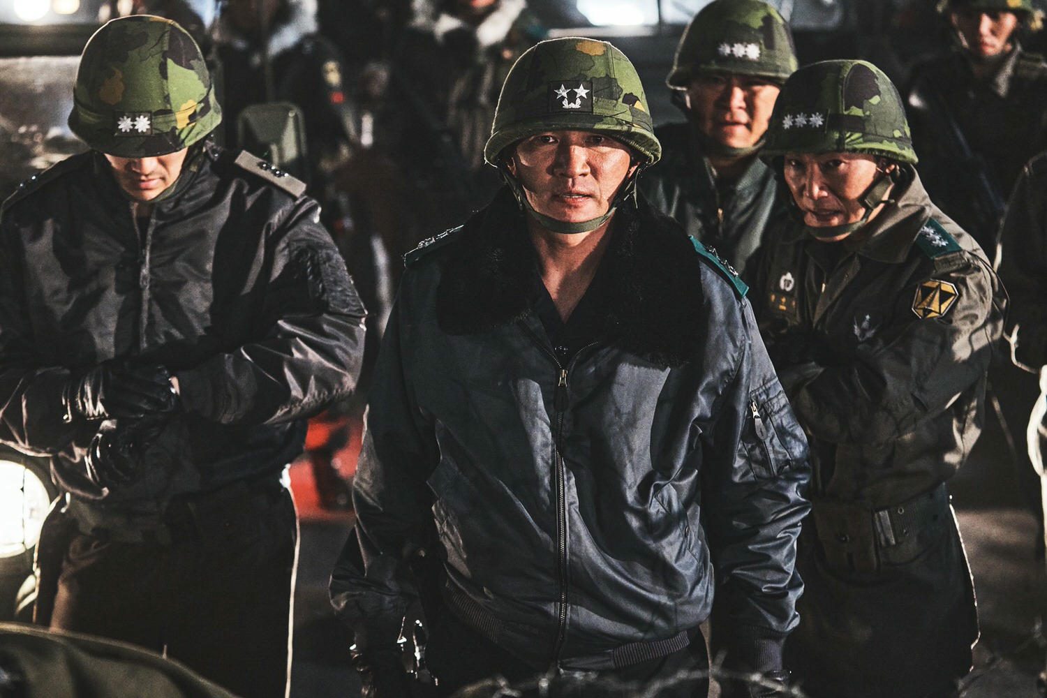 12.12：首爾之春_新聞稿照05_《12.12：首爾之春》導演高中時就在槍戰現場？！