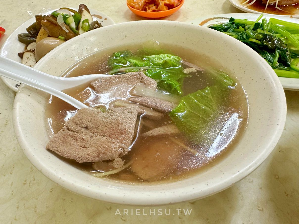 【食記】台北東區50年歷史！可口豬肝湯麻醬麵：現煮豬肝軟嫩、濃郁麻醬、辣泡菜必加！