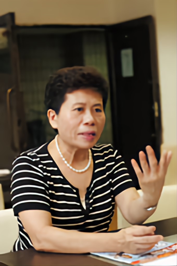 當年轟動一時的停棺占地案，歷經好幾任法官都無解，到了鄭麗燕（中）手中，順利拆屋還地。 本報資料照片／記者林俊良攝影