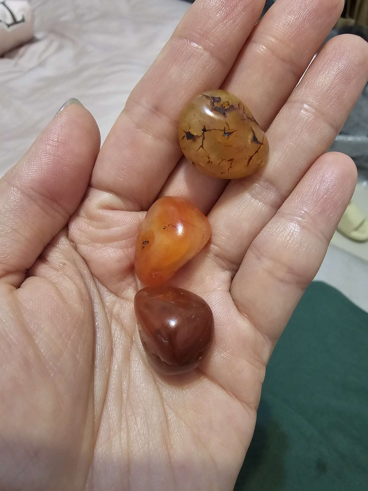 【玉石水晶】三顆老瑪瑙的甦醒：沉睡二十年礦石之奇妙能量感應