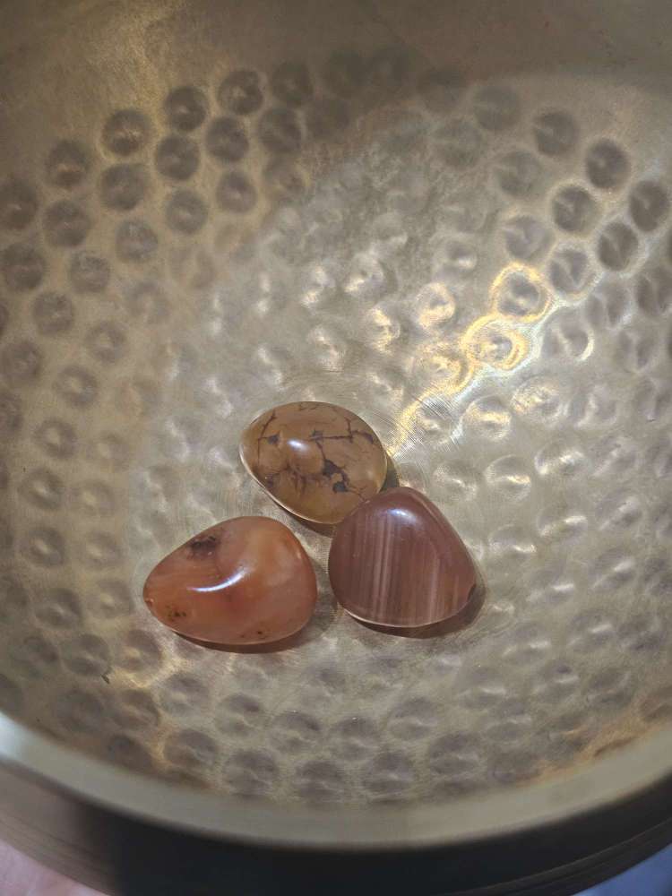 【玉石水晶】三顆老瑪瑙的甦醒：沉睡二十年礦石之奇妙能量感應