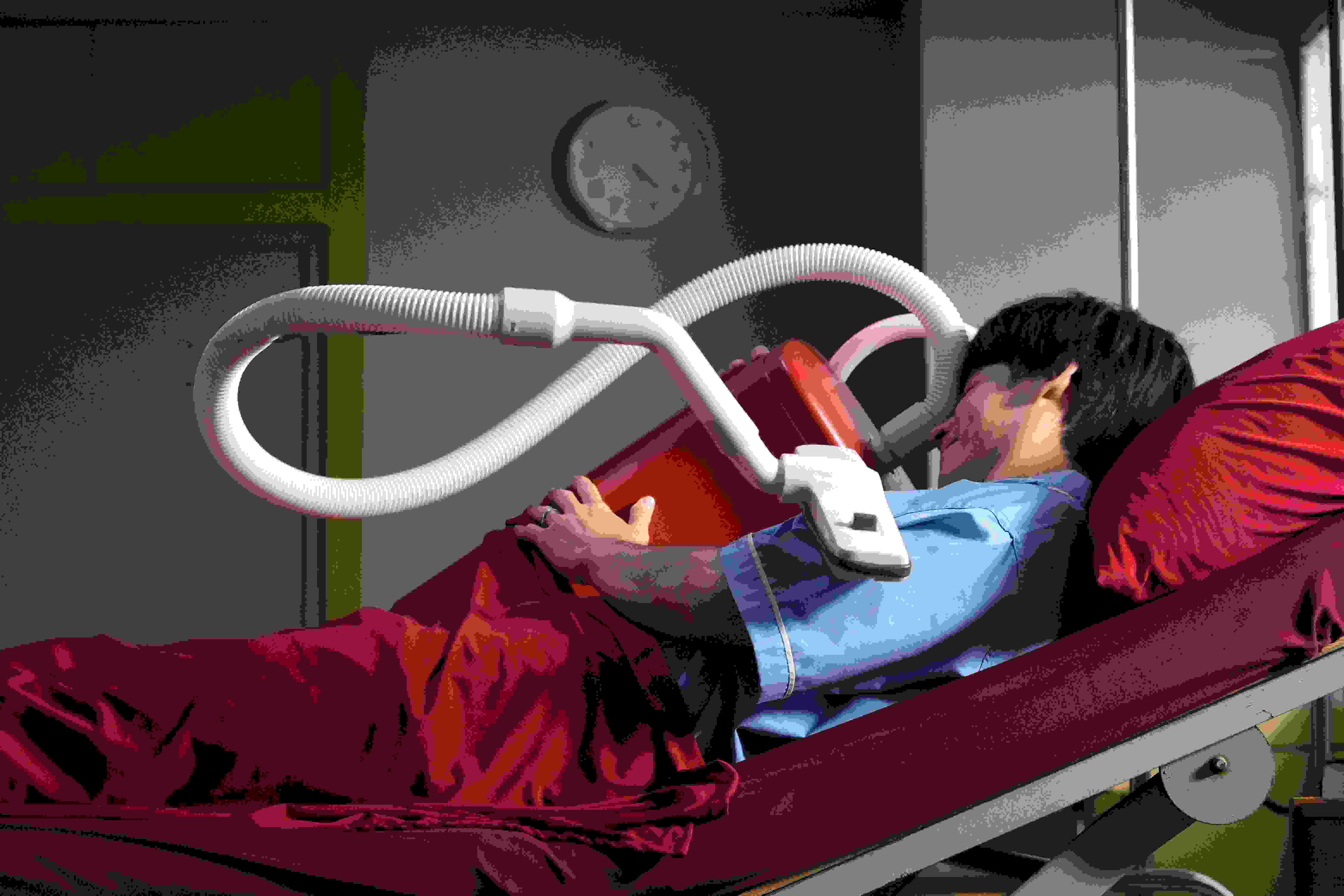 【影評】電影《有用的鬼》荒謬與哀傷並存的泰國奇幻寓言 - 第2張圖 【影評】電影《有用的鬼》荒謬與哀傷並存的泰國奇幻寓言