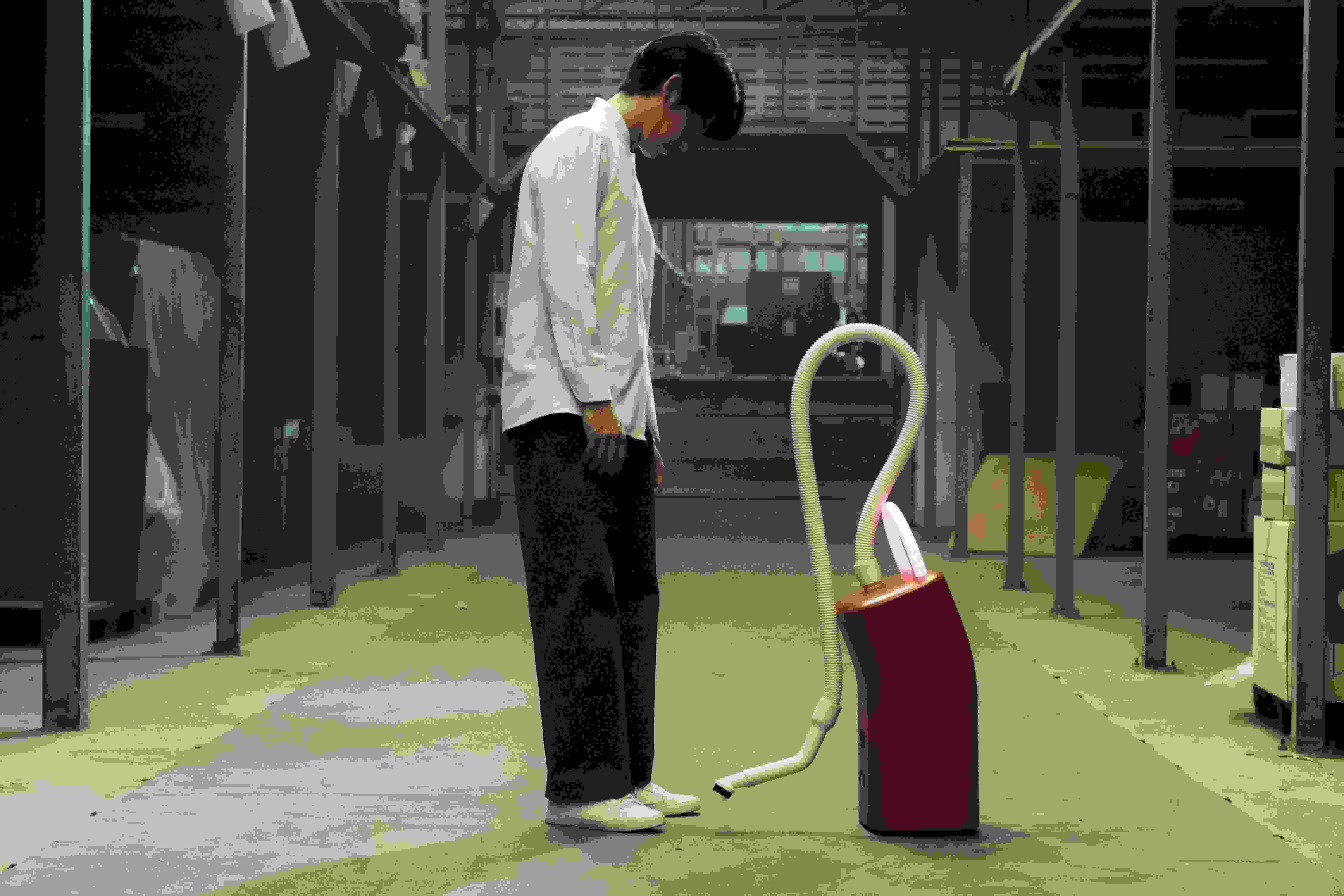 【影評】電影《有用的鬼》荒謬與哀傷並存的泰國奇幻寓言 - 第1張圖 【影評】電影《有用的鬼》荒謬與哀傷並存的泰國奇幻寓言