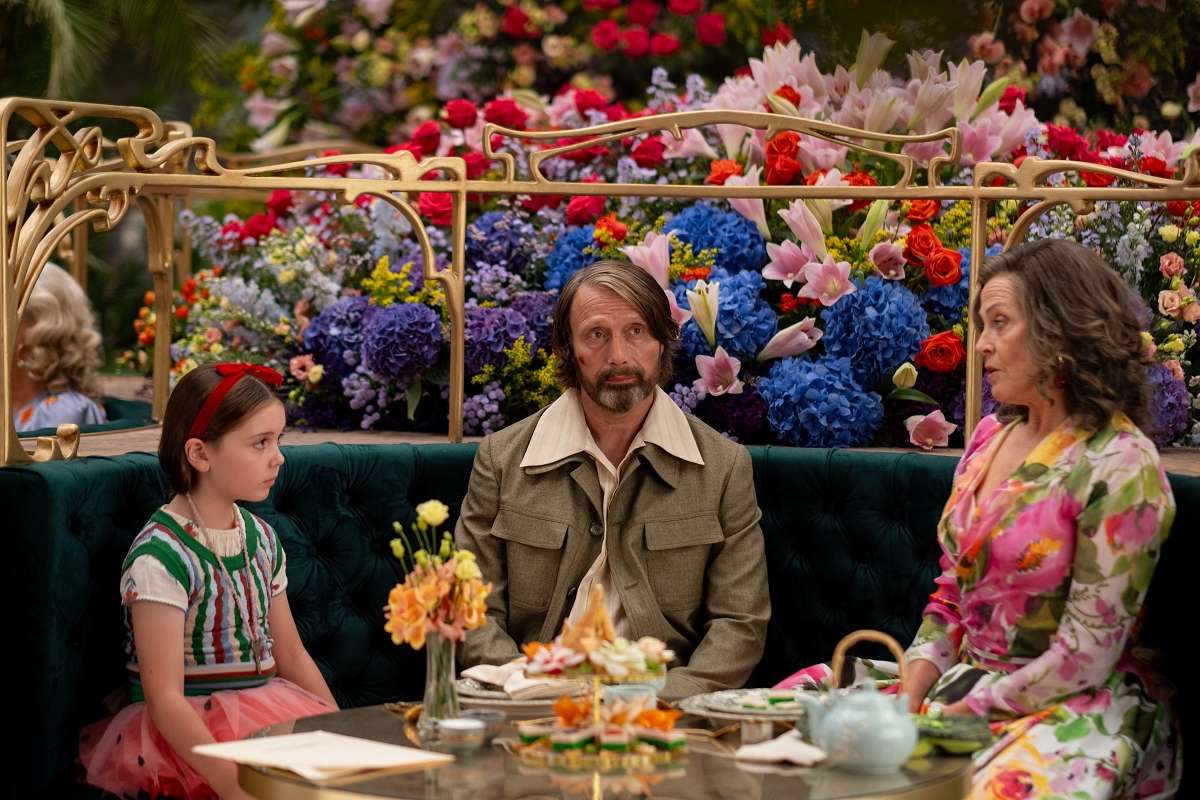 電影【邦尼殺死他】奇幻動作的詭譎視覺盛宴，邁茲米克森化身殺手對決床底怪物