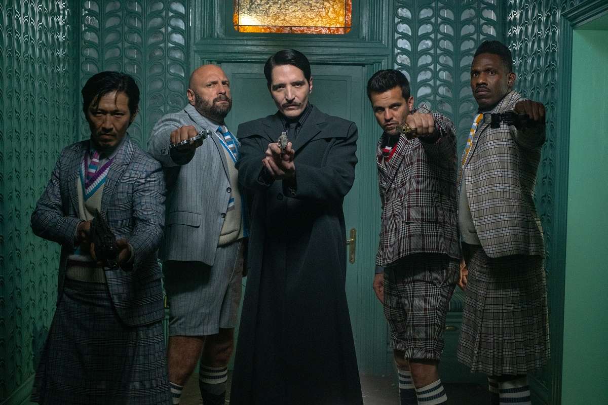 電影【邦尼殺死他】奇幻動作的詭譎視覺盛宴，邁茲米克森化身殺手對決床底怪物