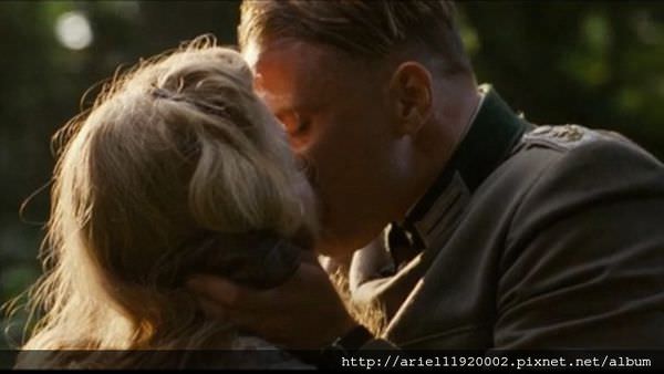 video-undefined-227F3F0B00000578-719_636x358