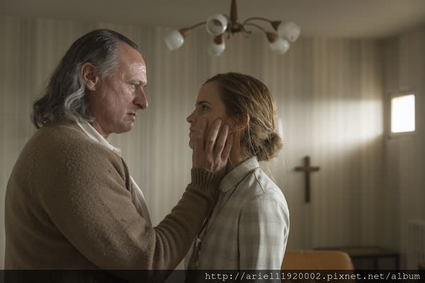 colonia-emma-watson-mikael-nyqvist